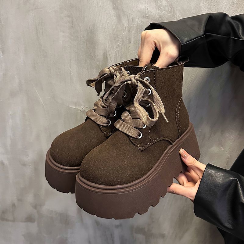 Women’s Chunky Sole Lace-Up Boots – Vintage Style