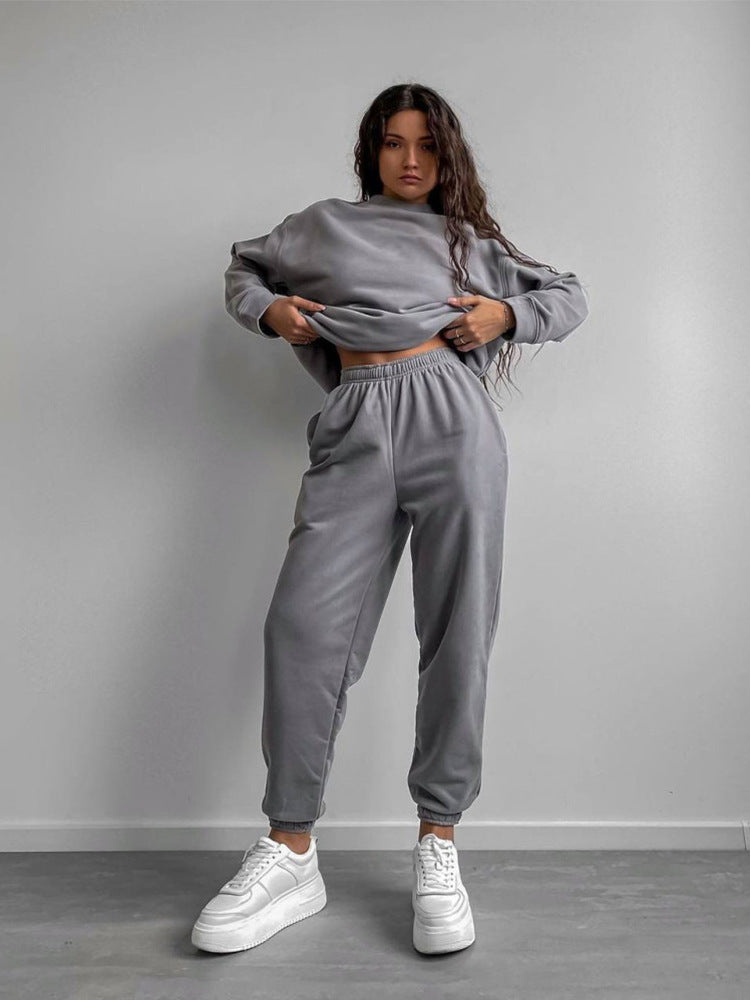 Women's Crewneck Sweatshirt & Jogger Pants Two-Piece Set – Loose Fit