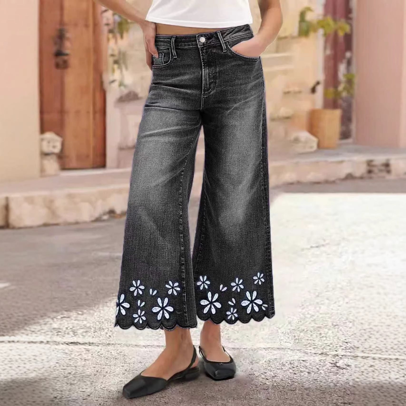 Chrysanthemum Embroidered Cropped Denim Jeans – Women's Loose Straight-Leg