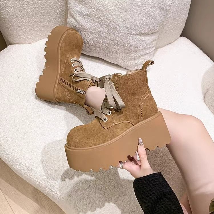 Women’s Chunky Sole Lace-Up Boots – Vintage Style