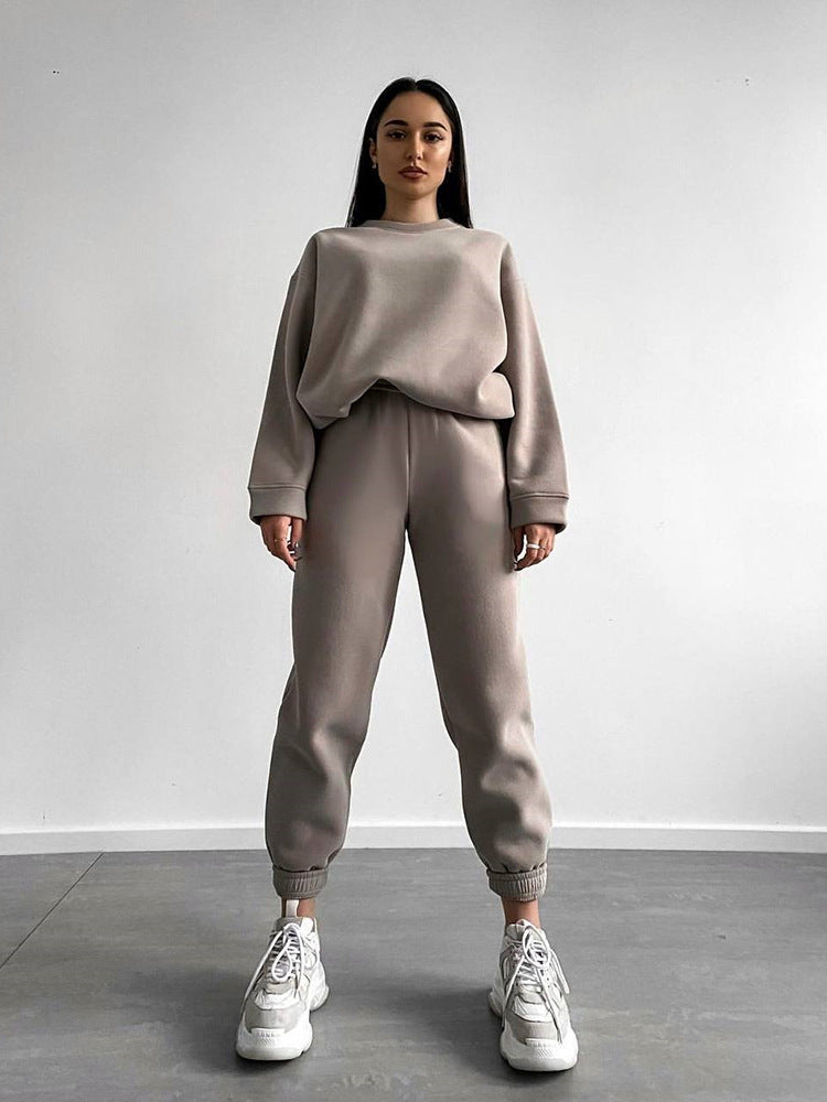 Women's Crewneck Sweatshirt & Jogger Pants Two-Piece Set – Loose Fit