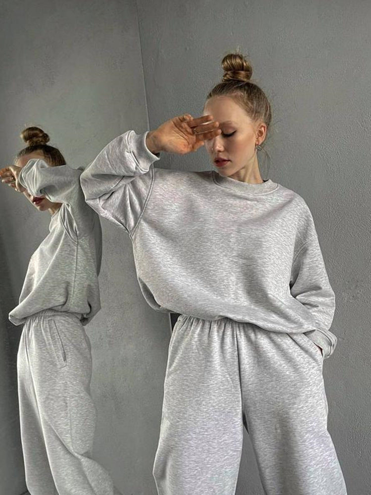 Women's Crewneck Sweatshirt & Jogger Pants Two-Piece Set – Loose Fit