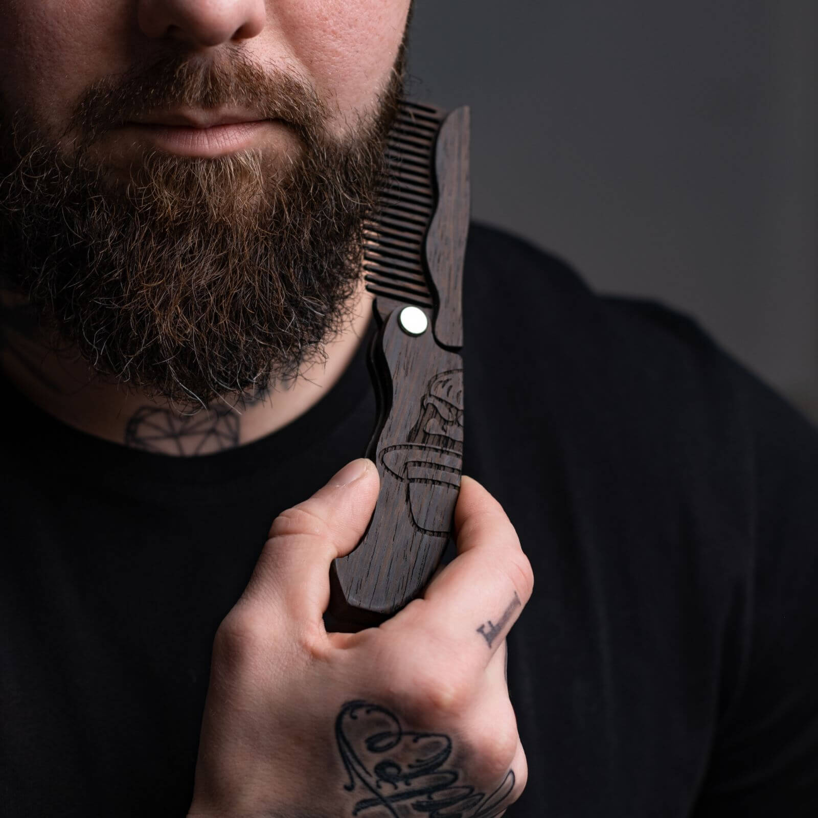 Wooden Beard Comb - Man in Hat 🔥