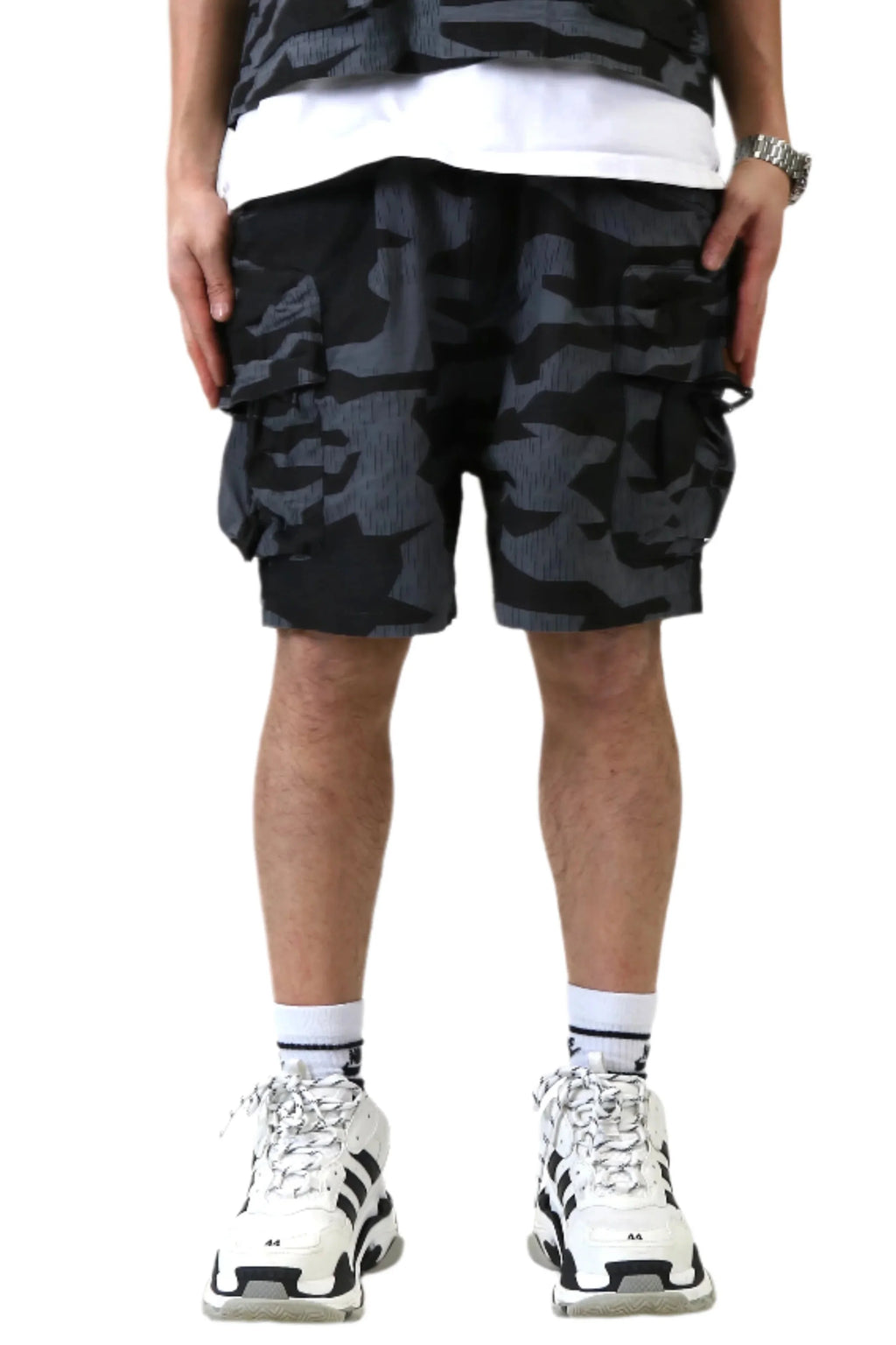 NOIR Fine Ripstop Twill Wide bottom opening short pants.