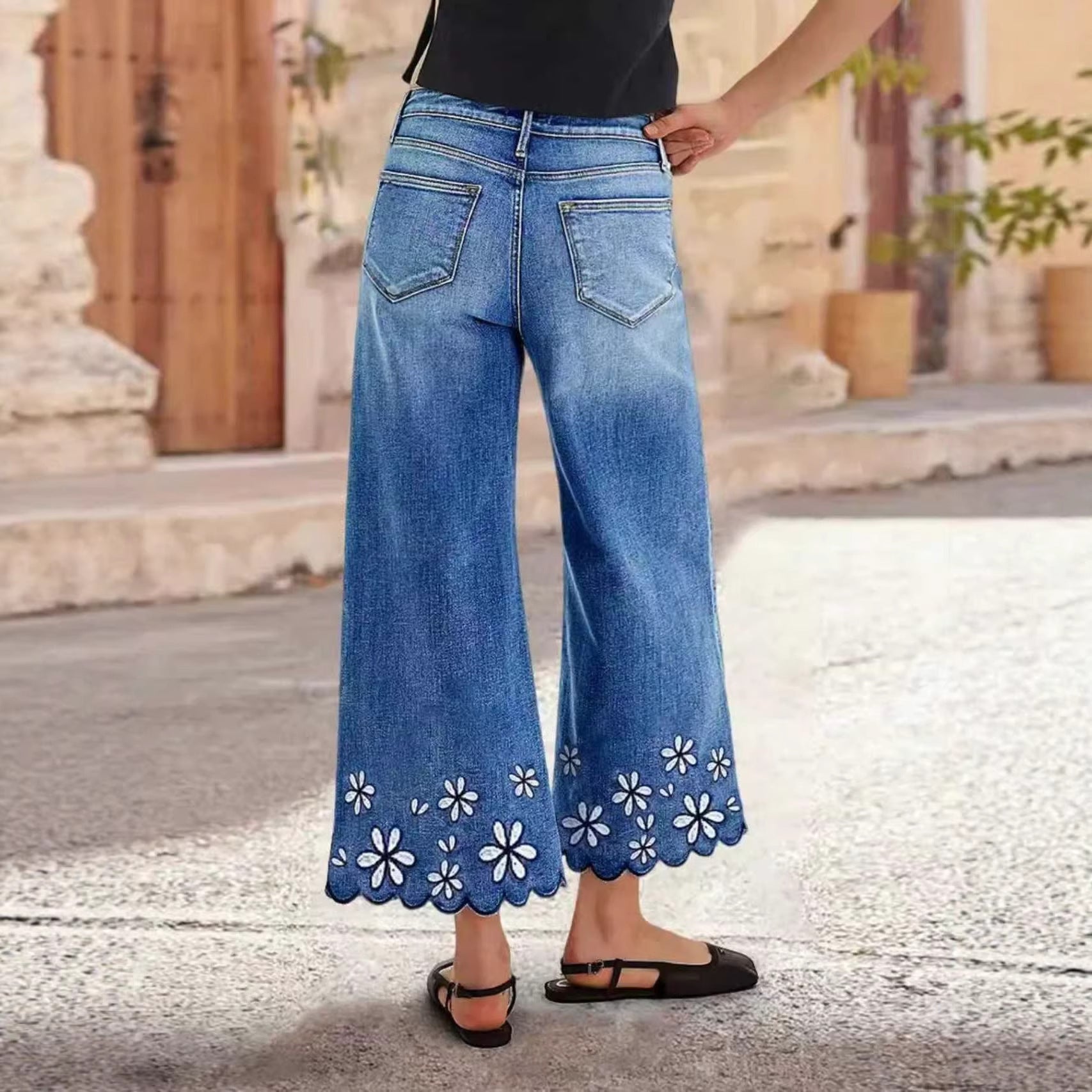 Chrysanthemum Embroidered Cropped Denim Jeans – Women's Loose Straight-Leg