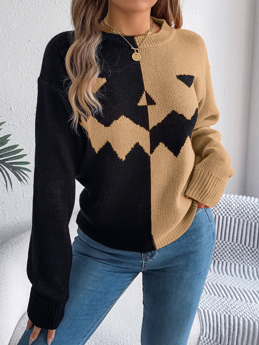 Women’s Spooky Pumpkin Contrast Long-Sleeve Pullover Sweater