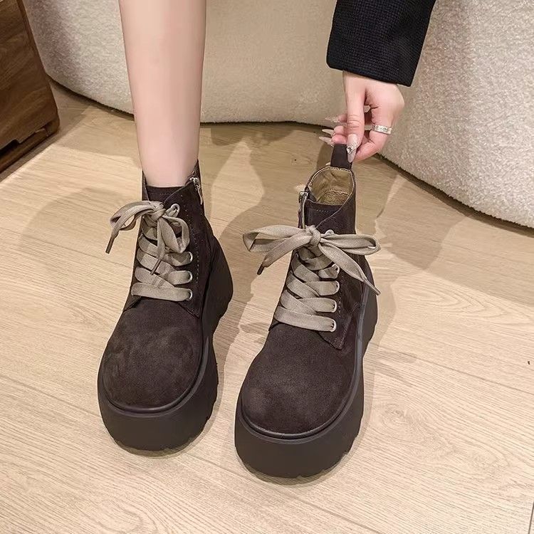 Women’s Chunky Sole Lace-Up Boots – Vintage Style
